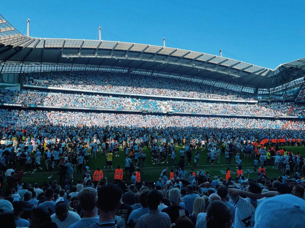 脸都不要了!欧联冠军踢出耻辱一战，主场2红5黄输球又输人（欧联冠军耻辱之夜：主场2红5黄，输球又丢人）