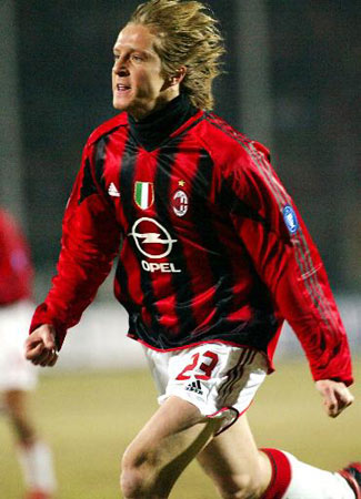 德天空：马竞正在关注霍芬海姆前锋伦佩尔，多支德甲球队也有意（德天空：马竞有意霍芬海姆前锋伦佩尔，多家德甲球队同样关注）