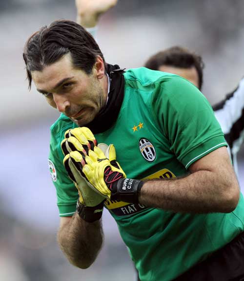 迪亚斯：拜仁给了我极大的信任，想要赢下所有可能赢得的荣誉（迪亚斯：拜仁对我信任十足，目标是拿下所有可夺荣誉）