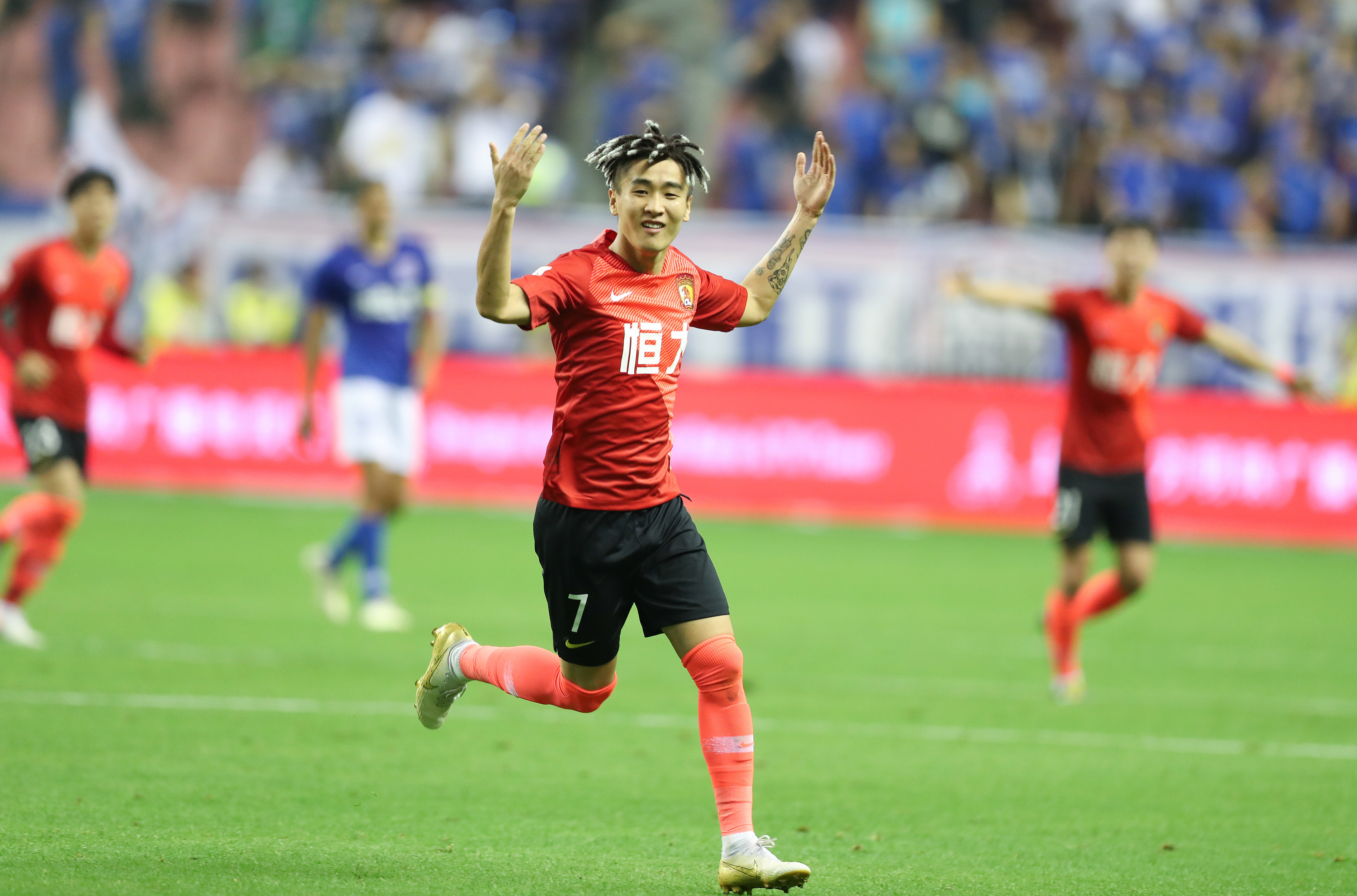 欧冠切尔西vs巴萨裁判安排：斯洛文尼亚裁判温契奇执法（欧冠切尔西对巴萨执法安排：斯洛文尼亚裁判温契奇担任主裁）