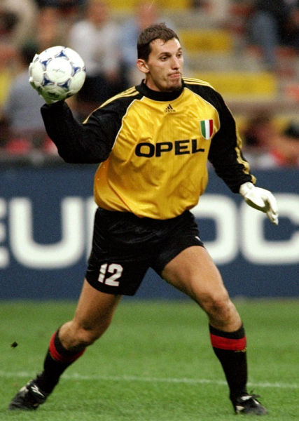 40岁前曼城队长费尔南迪尼奥退役，效力曼城9年5夺英超冠军（40岁的前曼城队长费尔南迪尼奥宣布退役，九年曼城生涯斩获5座英超冠军）