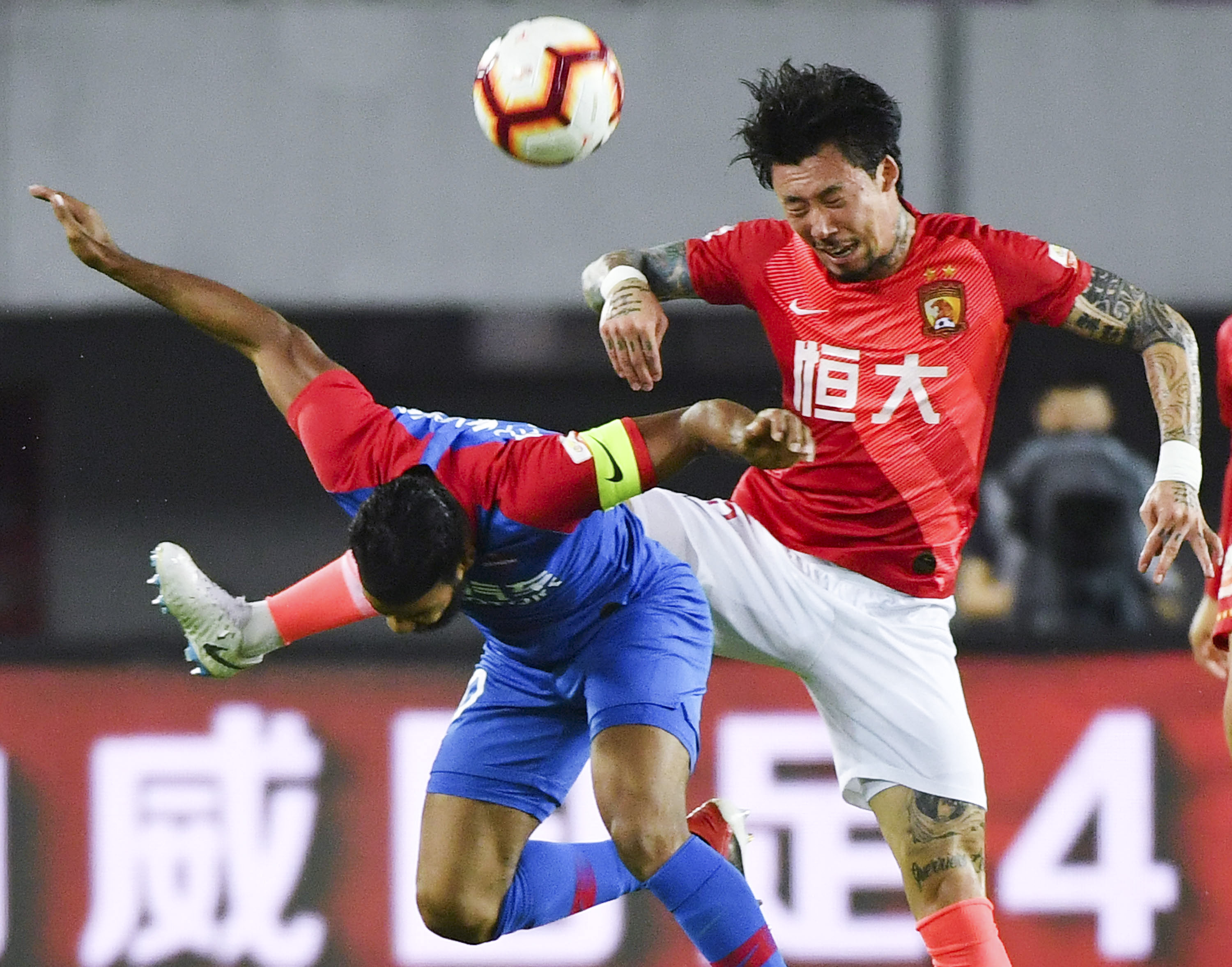 洛杉矶快船负于森林狼，经历逆转五连胜，森林狼展现顽强斗志，快船失误多，火力不足。