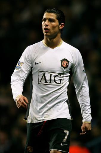 美记：德拉蒙德受伤后在球员通道坐上了轮椅