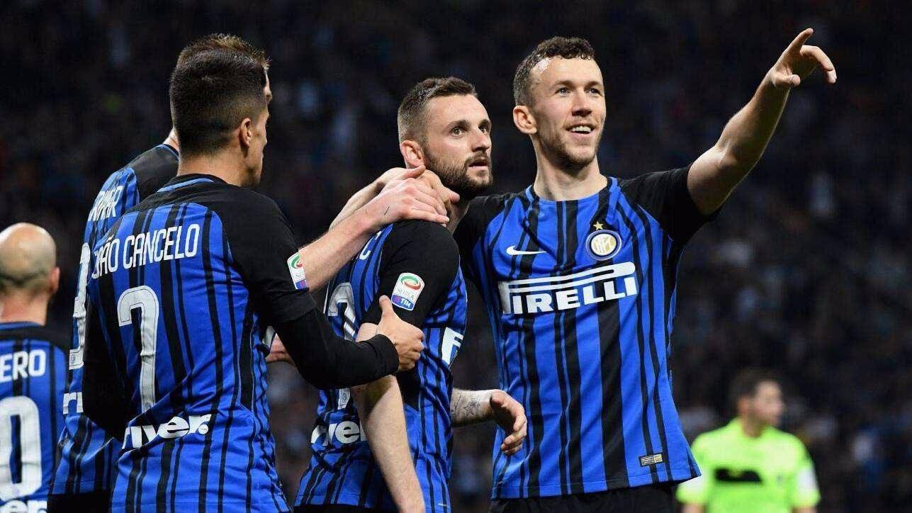 斯潘塞是NCAA长曲棍球历史助攻王，获得最高荣誉后改打篮球