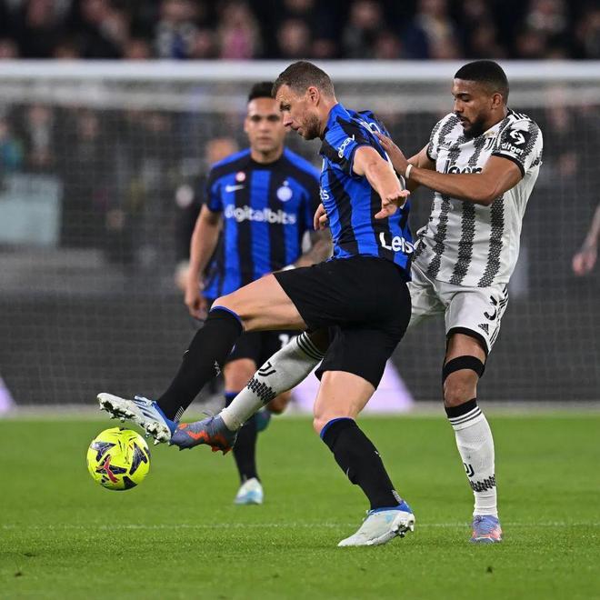 记者：莱比锡预计将接受纽卡对谢什科的9000万欧报价